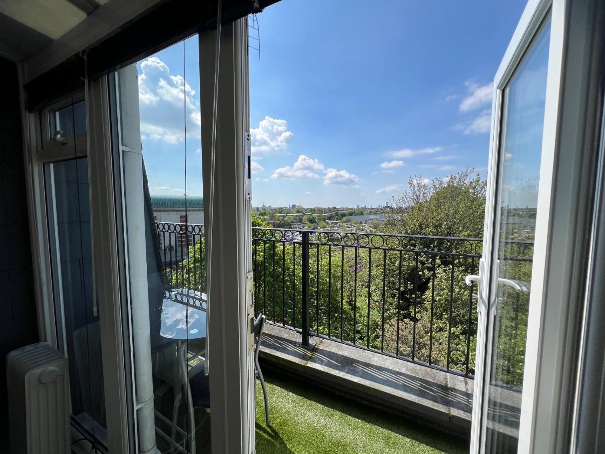 Comfy 2 Bedroom Apartments - Finchley Road, London Eksteriør bilde